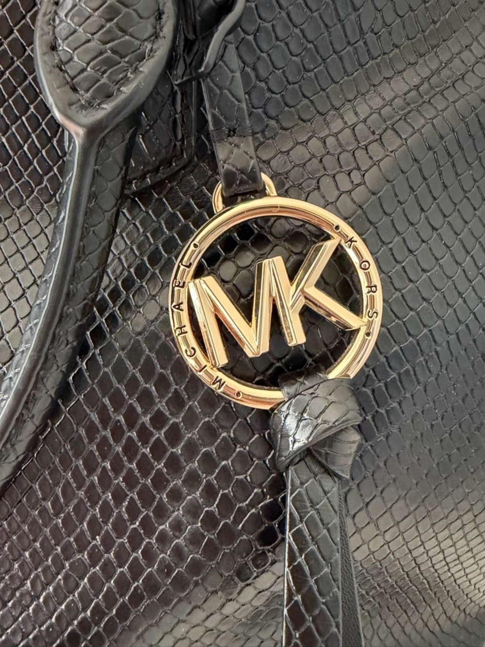 Michael Kors Large Elson Satchel - Picture 6 of 15